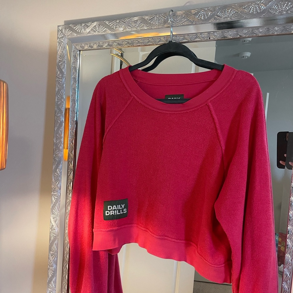 DAILY DRILLS sweatshirt in the color PUNCH size small
